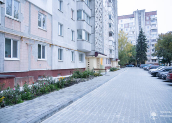 Ремонт двору на вул. 15 Квітня в Тернополі завершено