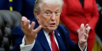Трамп виплачує американцям $2,35 млрд перед виборами