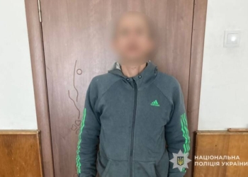У Тернополі чоловік вкрав забуту на лавці сумочку