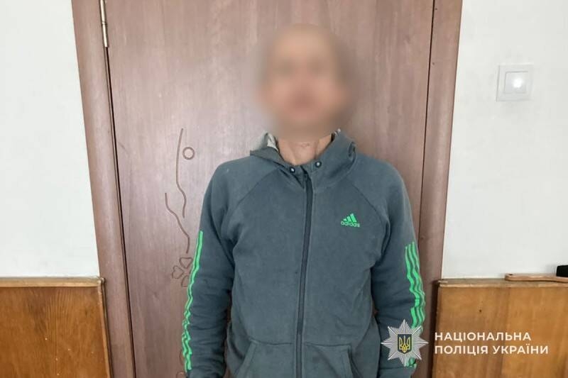 У Тернополі чоловік вкрав забуту на лавці сумочку