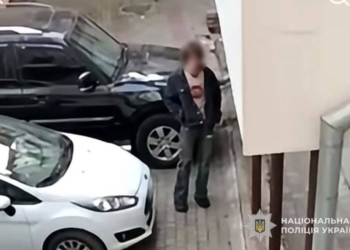 У Тернополі хуліган пошкодив авто військового