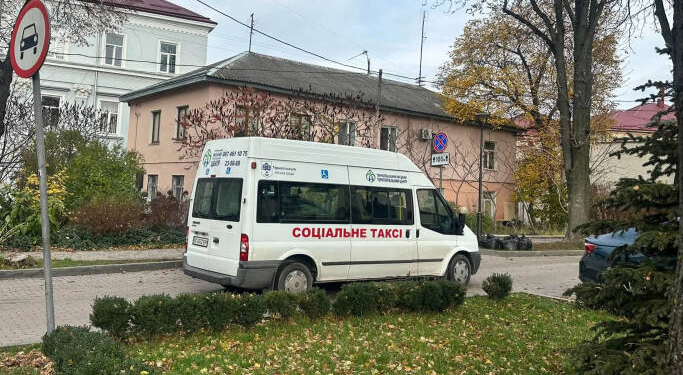 У жовтні «Соціальне таксі» у Тернополі здійснило 320 поїздок