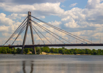 Удар рф по Північному мосту в Києві: є постраждалі