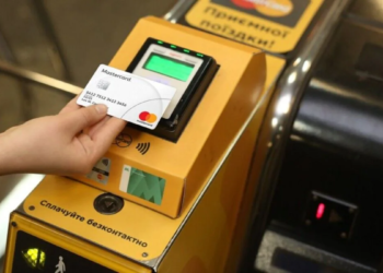 Зелена гілка метро Києва відновила рух через Дніпро