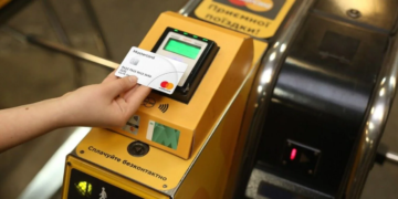 Зелена гілка метро Києва відновила рух через Дніпро